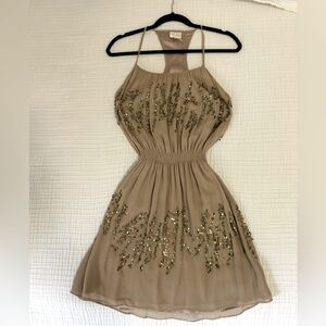Beautiful Parker mini dress size M - Taupe with gold details